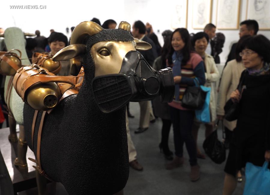 People visit the preview of the 18th Shanghai Art Fair in Shanghai, east China. The art fair, which kicked off on Nov. 13, attracted thousands of works of 148 art galleries of 12 countries and regions. [Xinhua]