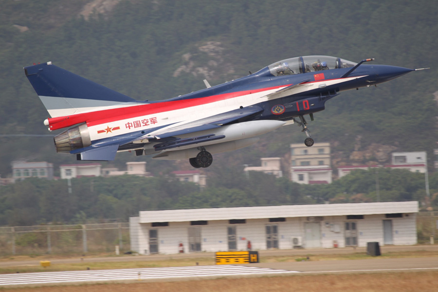 A J-10 jet fighter takes off at the 10th China International Aviation and Aerospace Exhibition in Zhuhai, South China's Guangdong province on Nov 5, 2014. [Photo/Xinhua] 