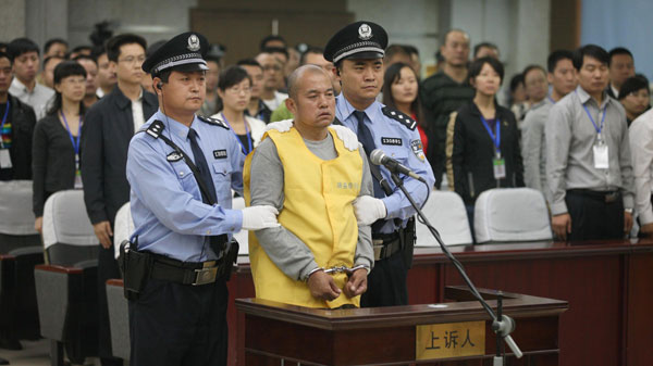 Wang Shujin, a death row prisoner convicted of raping and killing at least four women, stands trial at Handan Intermediate People's Court, in Handan, North China's Hebei province, in September in 2013. [Photo/Xinhua] 