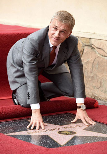 Academy Award-winner Christoph Waltz leaves his star on the Hollywood walk of fame on December 1, 2014. [Photo: mtime.com]  