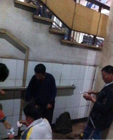 Beggar with 'iPhone 6' goes viral