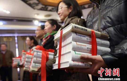 A new set of books have been released in China documenting the Nanjing Massacre. The books come in three sets, and include 5 volumes each. [Chinanews.com]