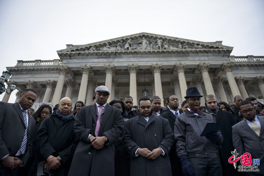 Congressional staff protest the death of an unarmed black teenager by a white police officer in Washington, December 11, 2014. [Photo/china.org.cn]