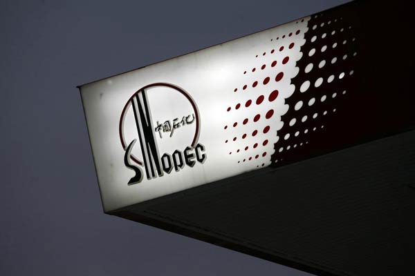 Sinopec's logo is seen at one of its gas stations in Hong Kong in this April 26, 2010 file picture.[Photo/China Daily via Agencies]