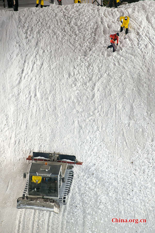 Staff workers prepare for the FIS Freestyle Ski Aerials World Cup held at the Bird&apos;s Nest Stadium in Beijing, China on Saturday, Dec. 20, 2014. [Photo by Chen Boyuan / China.org.cn]