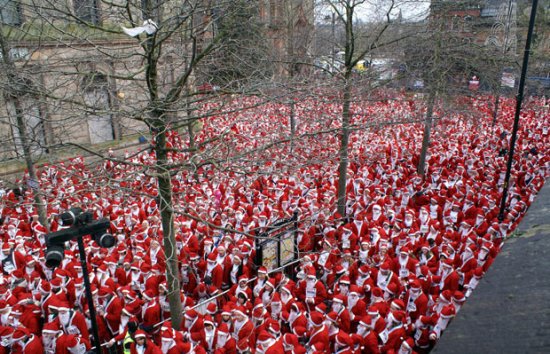 The largest gathering of Santa Clauses, one of the 'Top 15 records on Christmas celebrations' by China.org.cn