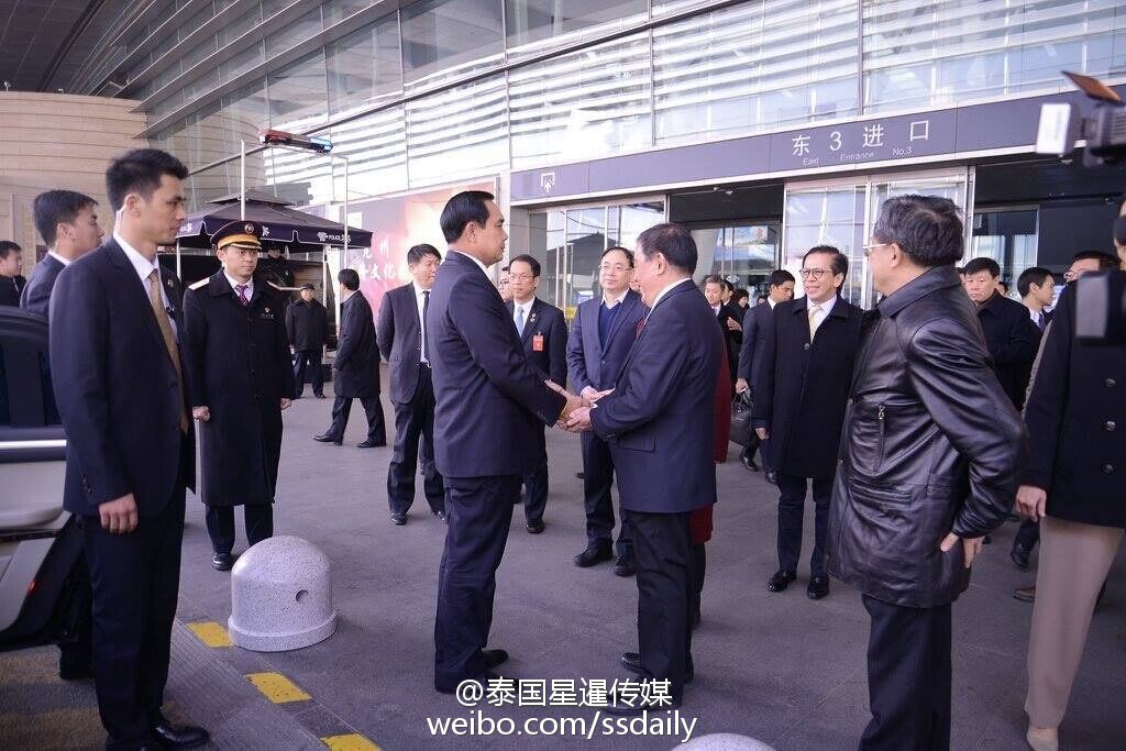 12月23日，正在中国访问的泰国总理巴育23日上午参观了全国铁路调度指挥中心，并体验了京津城际列车，再次掀起一股中泰“铁路热”。
