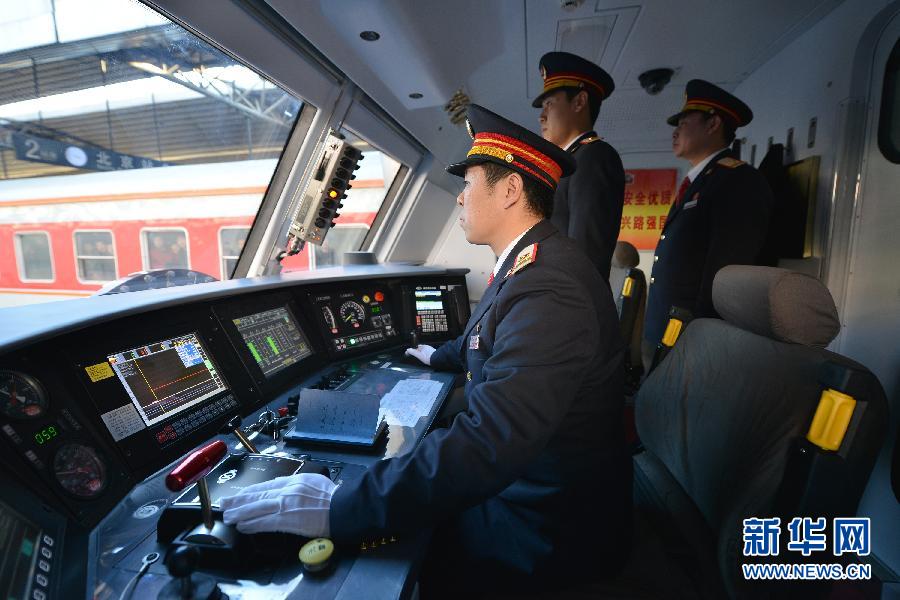 （城乡热点）（4）第五次换型后的“毛泽东号”机车正式投入运行