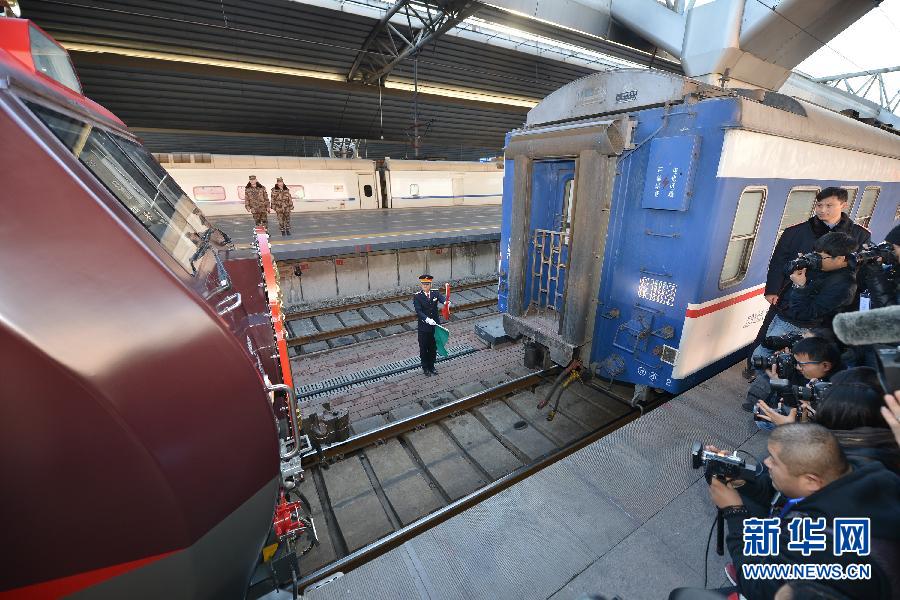 （城乡热点）（5）第五次换型后的“毛泽东号”机车正式投入运行