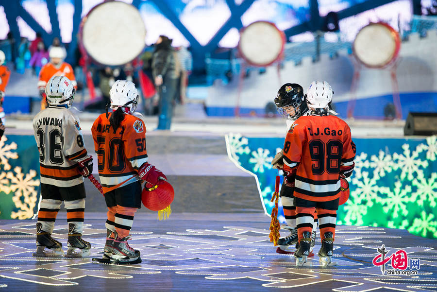 The New Year celebration 'Countdown to 2015' holds its last rehearsal at Beijing's Olympic Park, where the national symbols of the Bird's Nest stadium and the Water Cube National Aquatics Center are located, on Tuesday, Dec. 30, 2014. The ceremony also features the Chinese capital's bidding for the 2022 Winter Olympics. [Photo by Chen Boyuan / China.org.cn]