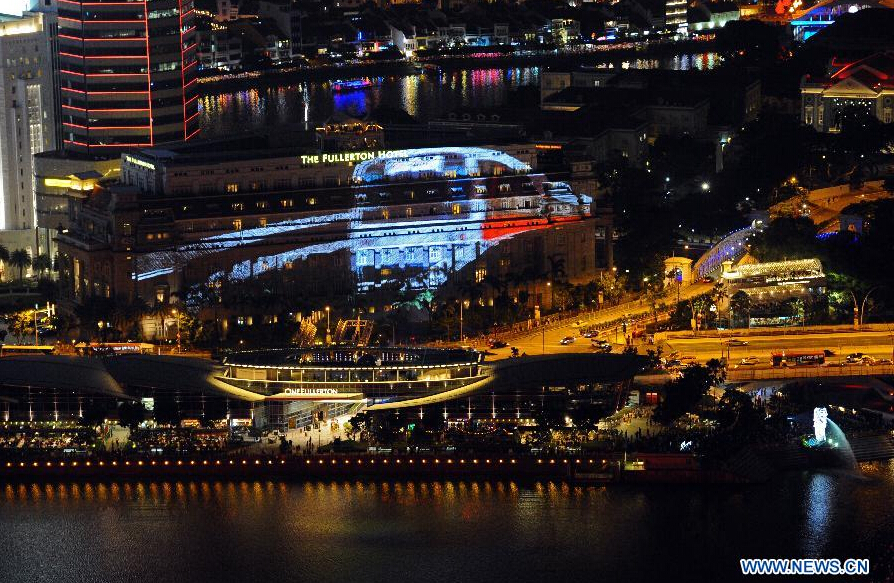 Photo taken on Dec. 31, 2014 shows a panoramic view of the New Year Count Down party in Singapore's Marina Bay area. Singapore celebrates the crossing over to the new year on Wednesday, and the 50th anniversary of independence will be marked in 2015. (Xinhua/Then Chih Wey) 