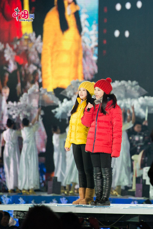 Beijing puts an a grand New Year ceremony &apos;Countdown to 2015&apos; on the night of Dec. 31, 2014 at the Olympic Park, the place that hosts the National Stadium &apos;the Bird&apos;s Nest&apos; and the National Aquatics Center &apos;the Water Cube.&apos; The New Year celebration is also a warm-up of the city&apos;s bidding of the 2022 Winter Olympic Games. [Photo by Chen Boyuan / China.org.cn]