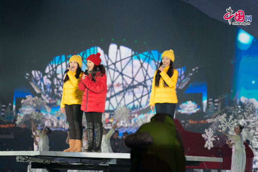 Beijing puts an a grand New Year ceremony &apos;Countdown to 2015&apos; on the night of Dec. 31, 2014 at the Olympic Park, the place that hosts the National Stadium &apos;the Bird&apos;s Nest&apos; and the National Aquatics Center &apos;the Water Cube.&apos; The New Year celebration is also a warm-up of the city&apos;s bidding of the 2022 Winter Olympic Games. [Photo by Chen Boyuan / China.org.cn]