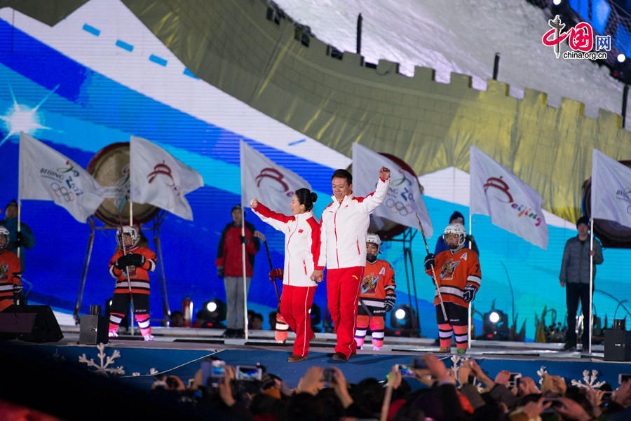 Beijing puts on a grand New Year ceremony 'Countdown to 2015' on the night of Dec. 31, 2014 at the Olympic Park, the place that hosts the National Stadium 'the Bird's Nest' and the National Aquatics Center 'the Water Cube.' The New Year celebration is also a warm-up of the city's bidding of the 2022 Winter Olympic Games. [Photo by Chen Boyuan / China.org.cn]