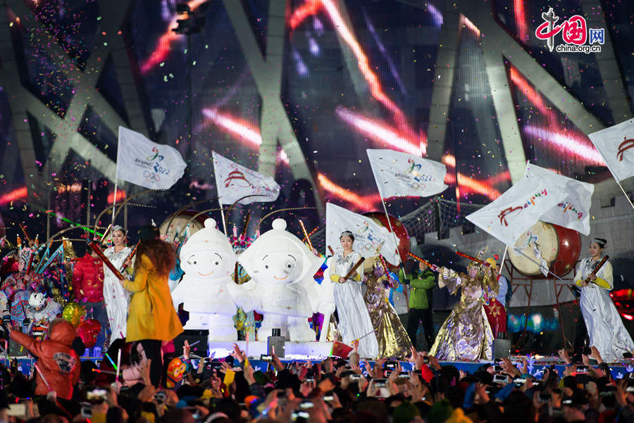 Beijing puts an a grand New Year ceremony &apos;Countdown to 2015&apos; on the night of Dec. 31, 2014 at the Olympic Park, the place that hosts the National Stadium &apos;the Bird&apos;s Nest&apos; and the National Aquatics Center &apos;the Water Cube.&apos; The New Year celebration is also a warm-up of the city&apos;s bidding of the 2022 Winter Olympic Games. [Photo by Chen Boyuan / China.org.cn]