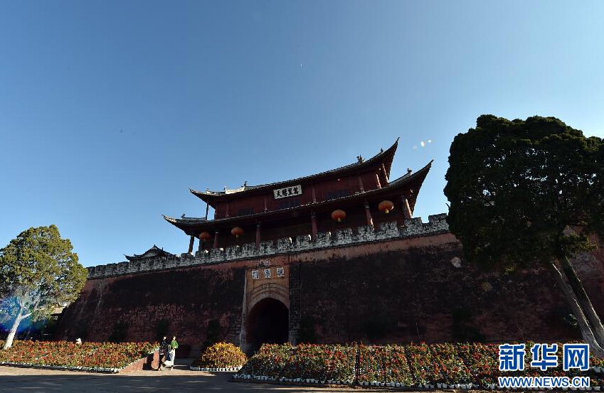 The Gongchen Tower,an ancient city gate tower with a history of more than 600 years, was destroyed in a fire in Southwest China's Yunnan province on Saturday morning, local authorities said.[Photo/Xinhua]