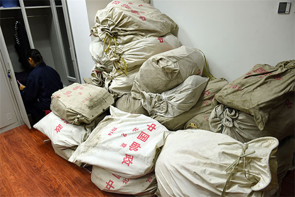 Bags of letters received by the CCDI's office of letters and calls in Beijing. [Photo/ CCDI website] 