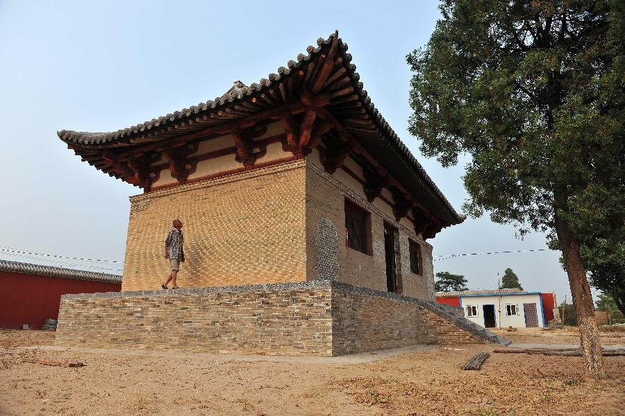 The Guangrenwang Temple is seen being repaired in this photo taken on August 5, 2014. [File Photo: Xinhua] 