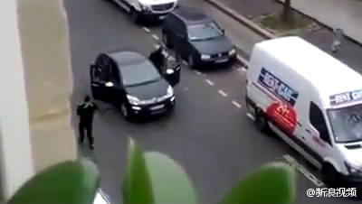 At least 12 people were killed when two masked and armed men on Wednesday stormed into the headquarters of the satirical magazine Charlie Hebdo, known for mocking radical Islamists, in Paris. [Photo/sina.com] 