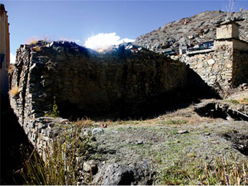 Two former residences of the sixth Dalai Lama Tsangyang Gyatso have been discovered in Tibet, greatly enhancing the study of life of the legendary monk.[File photo] 