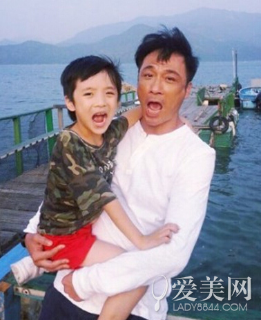 吴镇宇父子年龄差：47岁 