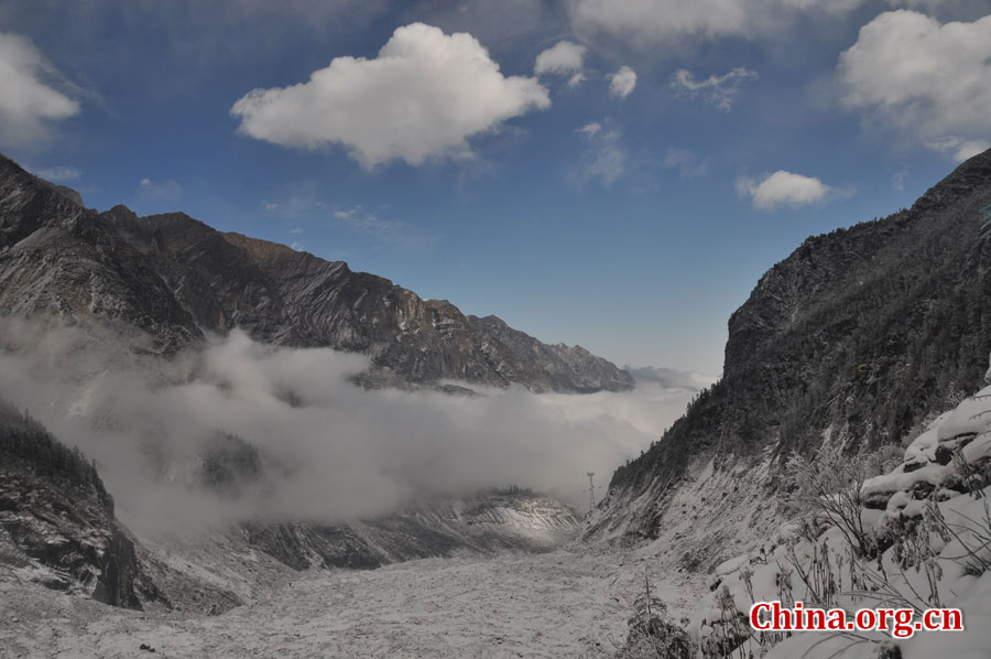 海螺沟冰川森林公园位于四川省甘孜藏族自治州的贡嘎山,是目前世界上