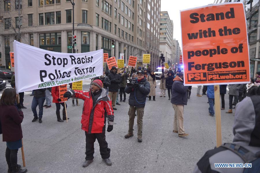People attend a demonstration to shut down the traffic protesting against racism and injustice to mark the birthday of Martin Luther King Jr. in Washington D.C., the United States, Jan. 15, 2015. [Photo/Xinhua] 