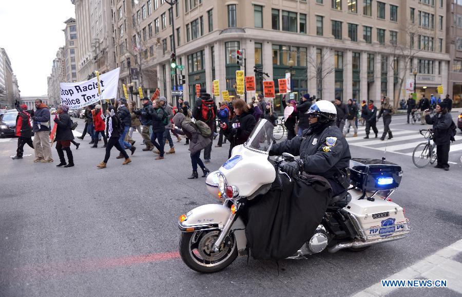 People attend a demonstration to shut down the traffic protesting against racism and injustice to mark the birthday of Martin Luther King Jr. in Washington D.C., the United States, Jan. 15, 2015. [Photo/Xinhua] 