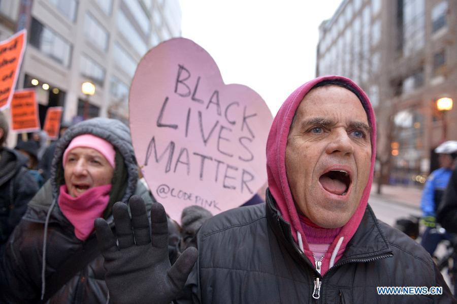 People attend a demonstration to shut down the traffic protesting against racism and injustice to mark the birthday of Martin Luther King Jr. in Washington D.C., the United States, Jan. 15, 2015. [Photo/Xinhua] 