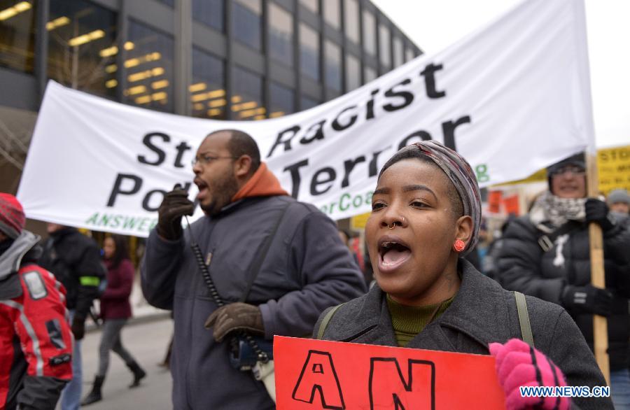 People attend a demonstration to shut down the traffic protesting against racism and injustice to mark the birthday of Martin Luther King Jr. in Washington D.C., the United States, Jan. 15, 2015. [Photo/Xinhua] 