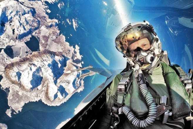 These photos show that fighter pilots from different countries go viral with a 'selfie' when they fly a mission. [Photo/cnr.cn]
