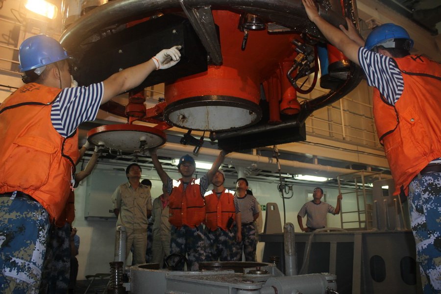 China sets saturation dive depth record