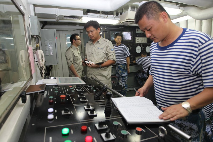 China sets saturation dive depth record