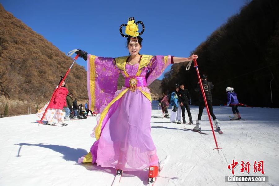 Girls Ski In Ancient Chinese Costumes Cn