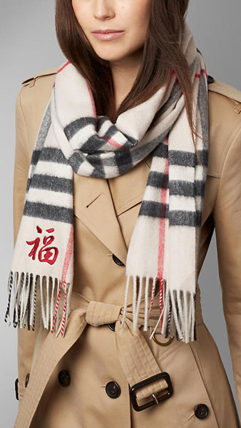 Manhattan overrasket beskydning Burberry's Chinese-themed scarf mocked by netizens - China.org.cn