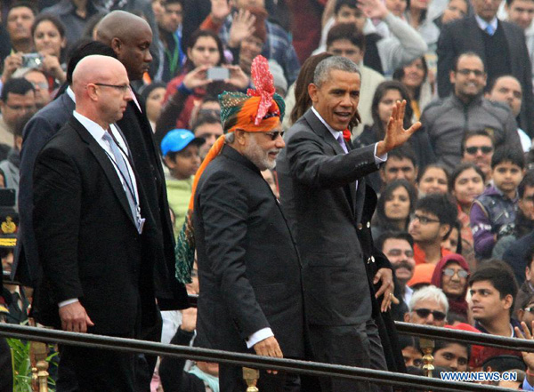 U.S. President Barack Obama (front R) gestures to the crowd after watching India's 66th Republic Day Parade with Indian Prime Minister Narendra Modi (2nd R, front) in New Delhi, India, Jan. 26, 2015. India on Monday began its 66th Republic Day celebrations, with U.S. President Barack Obama as the chief guest at the event. [Photo/Xinhua]