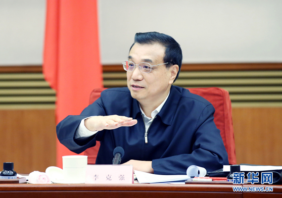 Chinese Premier Li Keqiang presided over a meeting with experts and business leaders on Monday to seek opinions on the government work report, which will be officially unveiled in March. 