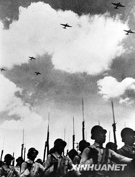 A military parade is held during the founding ceremony of the People's Republic of China at Tian'anmen Square in Beijing on October 1, 1949. [File Photo/ Xinhua] 