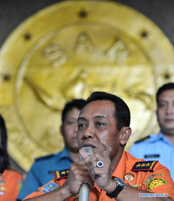 Indonesia's National Search and Rescue Agency (BASARNAS) Chairman Bambang Soelistyo speaks during a press conference in Jakarta, Indonesia, Jan. 28, 2015. BASARNAS Chairman Bambang Soelistyo said on Wednesday that an operation to search bodies and wreckage from crashed AirAsia Flight QZ8501 would continue despite the end of military's participation in the mission. [Photo/Xinhua]