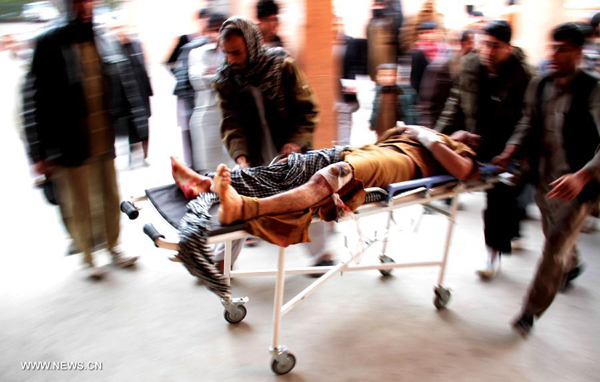 Afghans carry a victim of the suicide bombing to a hospital in Afghanistan's eastern province of Nangarhar on Jan. 29, 2015. More than 40 people have been killed and more than 50 others wounded in attacks and clashes in Afghanistan since late Wednesday.