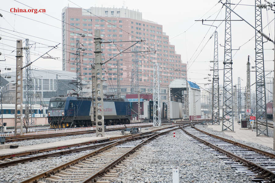 Song Jian and Ding Hailong are very familiar with such seemingly complex railway turnouts. Song says that by looking at them almost every day, he can instantly tell whether they are in the right position. [Photo by Chen Boyuan / China.org.cn]