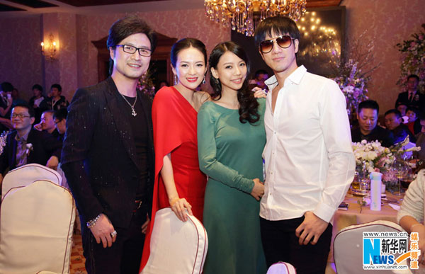 Wang and Zhang with Chinese-American singer Leehom Wang and his wife. [Photo/Xinhuanet.com]