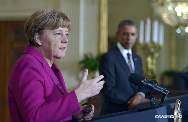 U.S. President Barack Obama (R) listens as German Chancellor Angela Merkel speaks during their joint news conference in the East Room of the White House in Washington D.C., the United States, Feb. 9, 2015. U.S. President Barack Obama said Monday that Ukraine crisis had reinforced unity of the United States and its European allies while he did not rule out possibility of providing lethal weapons to the Ukrainian forces, an act opposed by German Chancellor Angela Merkel. [Photo/Xinhua]