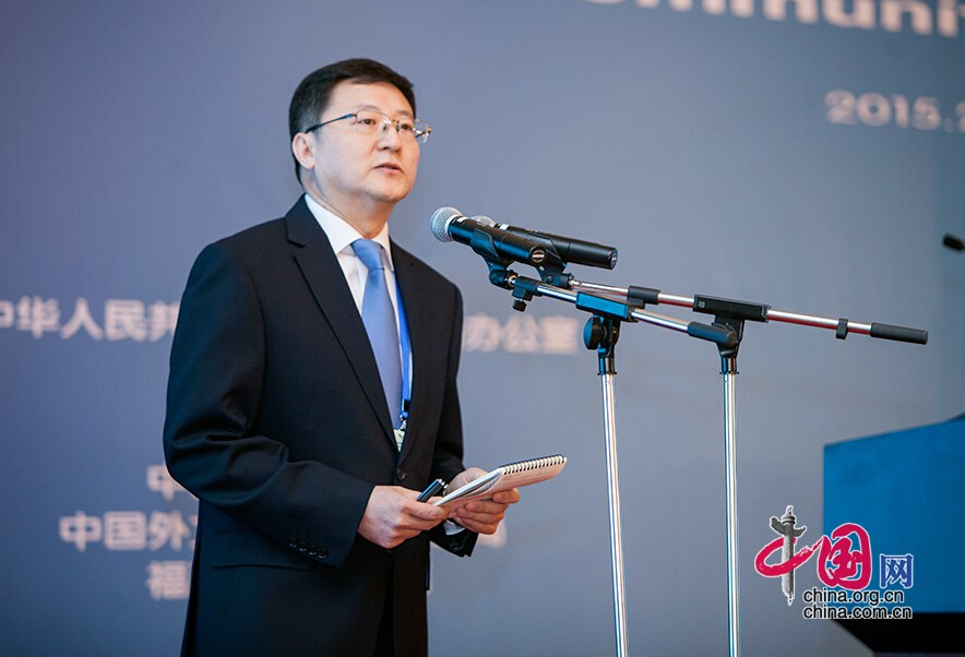 Wang Xiaohui, Editor-in-Chief of China Internet Information Center, chairs the opening ceremony of the International Seminar on the 21st-Century Maritime Silk Road Initiative in Quanzhou City, Fujian Province, on Feb. 11, 2015. [Photo/China.org.cn]