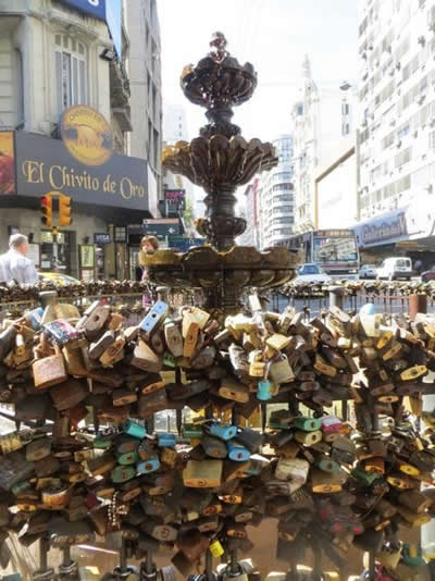 Montevideo, one of the 'Top 10 places in the world to leave a love lock' by China.org.cn