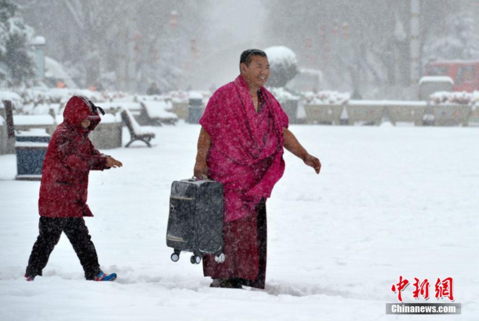 Lhasa Sees Heaviest Snow In 20 Years- China.org.cn