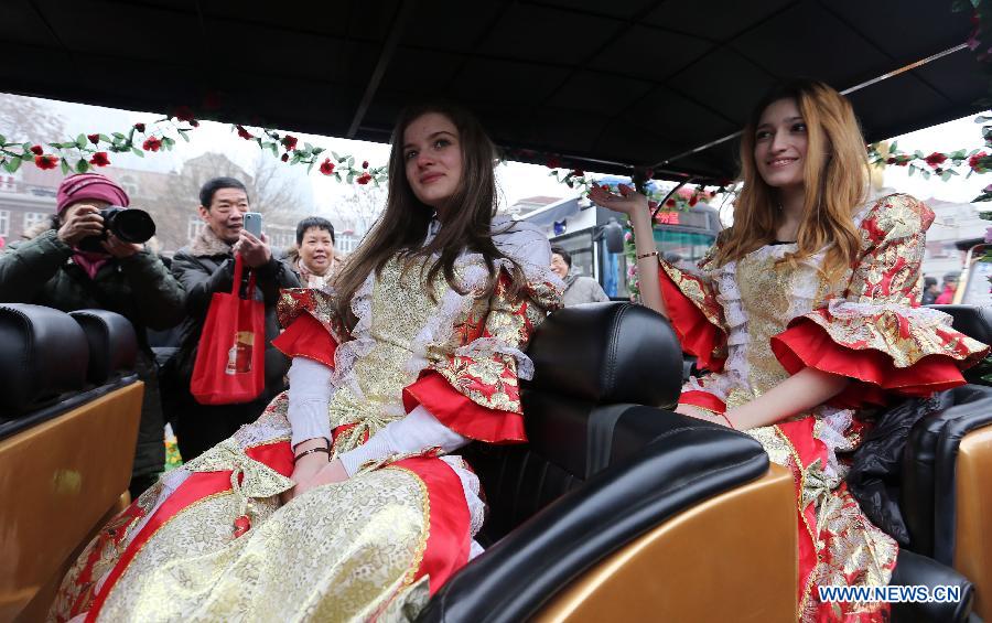 Foreign models perform during a festive parade in north China's Tianjin Municipality, Feb. 21, 2015. Chinese people nationwide attend various festivites on Saturday, the fourth day of this year's Spring Festival holiday. [Photo/Xinhua]