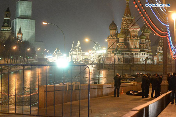 Photo taken on Feb. 28 (local time), 2015 shows the shooting site where Russian opposition leader Boris Nemtsov was killed in Moscow, Russia. Russian opposition leader Boris Nemtsov was shot and killed near the city center, Tass News Agency quoted government officials as saying. [Photo/Xinhua]