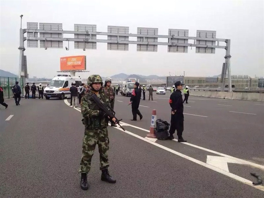 Police on duty at Shenzhen Bao’an International Airport in south China’s Guangdong Province after a car accident left at least nine people dead and 23 injured.[Photo/Xinhua] 