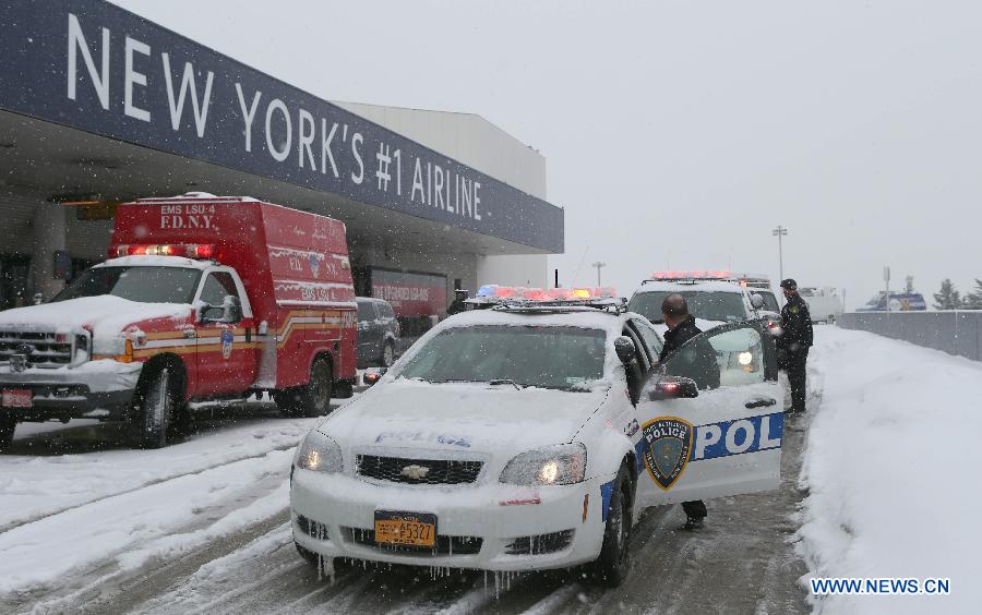 U.S.-NEW YORK-LAGUARDIA AIRPORT-PLANE-SKID